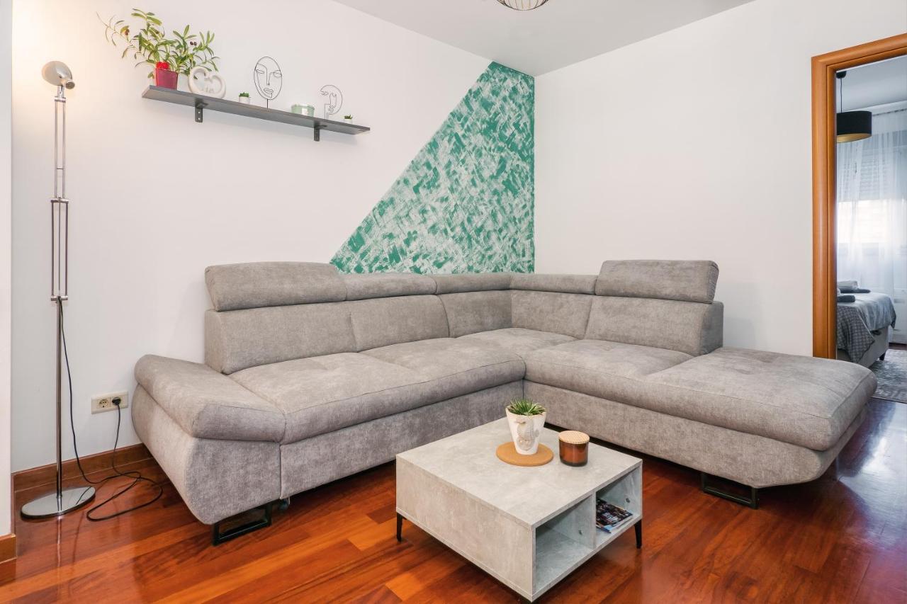 Ferienwohnung Airy 2-Br Apt W/ Open Layout & Modern Design Split Exterior foto