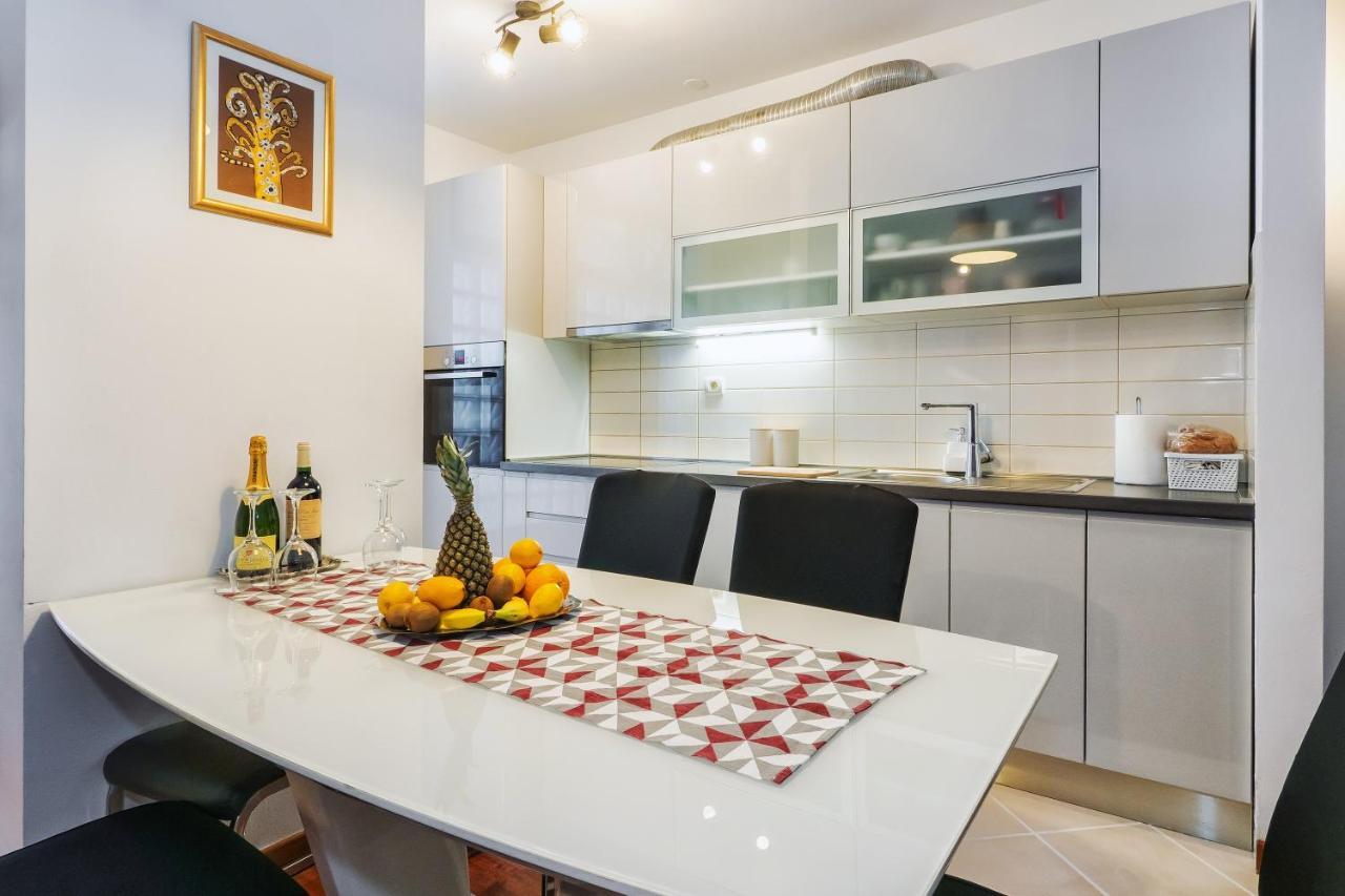 Ferienwohnung Airy 2-Br Apt W/ Open Layout & Modern Design Split Exterior foto