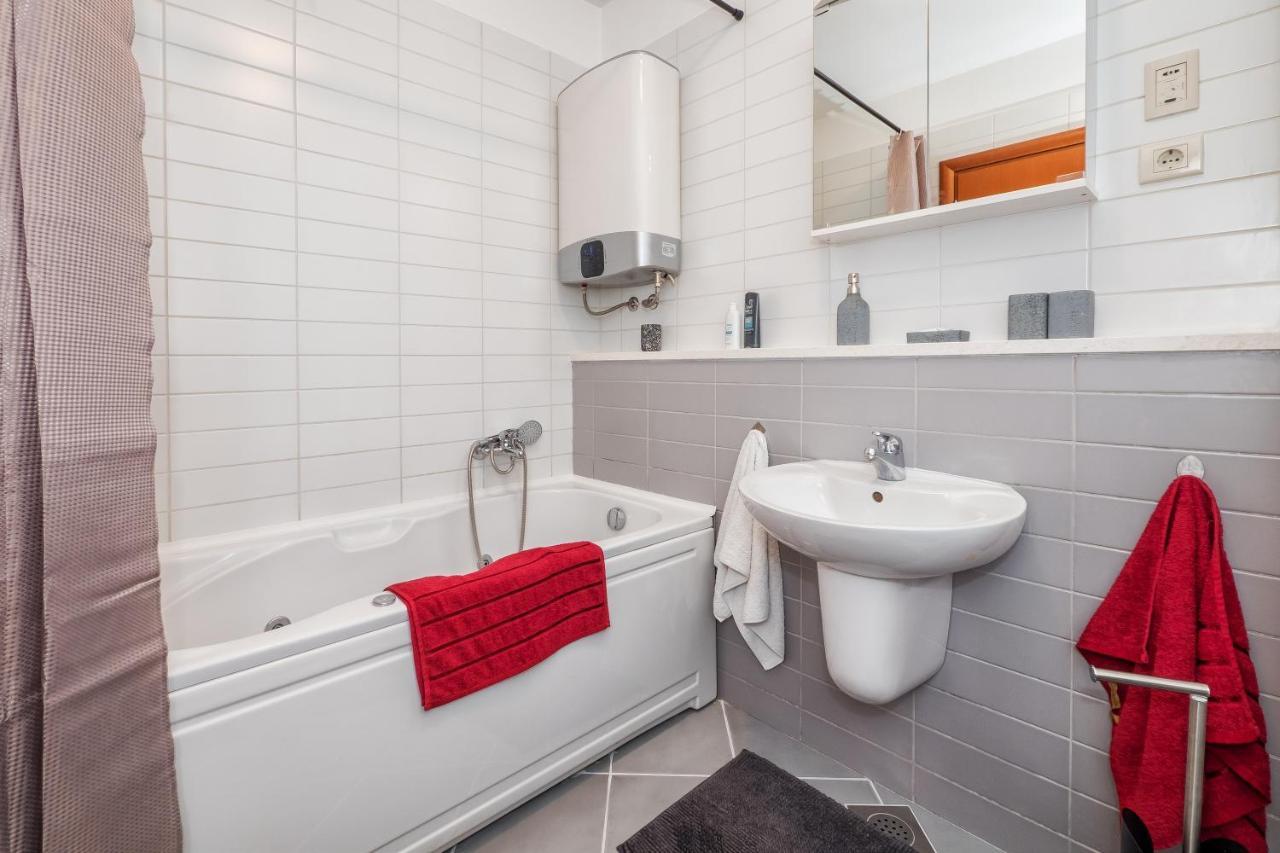 Ferienwohnung Airy 2-Br Apt W/ Open Layout & Modern Design Split Exterior foto
