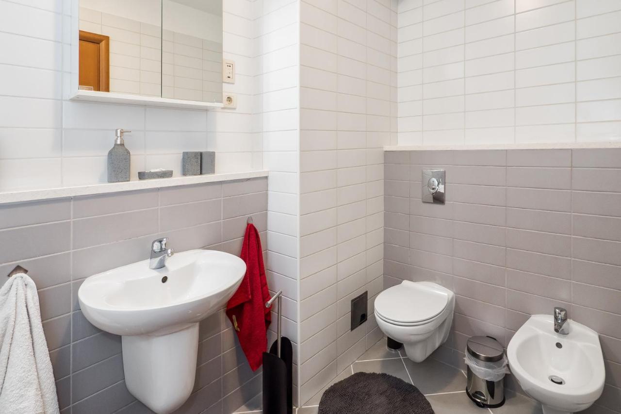 Ferienwohnung Airy 2-Br Apt W/ Open Layout & Modern Design Split Exterior foto